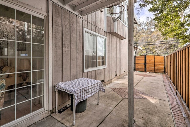 Building Photo - 9360 Mountain Blvd