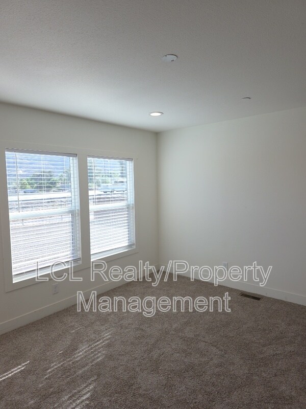 Building Photo - 33030 CA-74