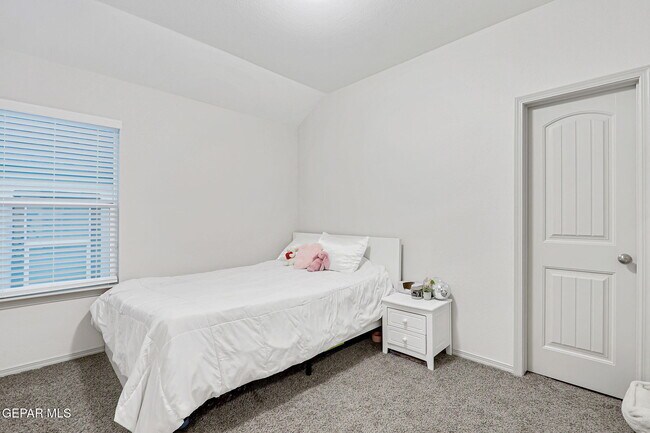 Building Photo - 7416 Tamarack Pl