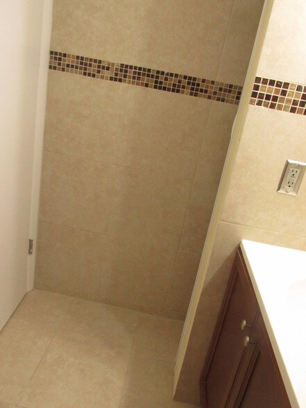 Building Photo - 7423 SW 152nd Ave