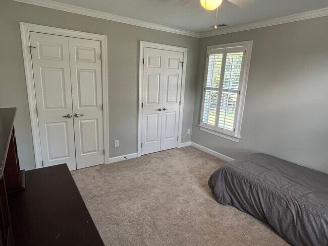 Building Photo - 4 Bed | 2.5 Bath House in Morrisville with...