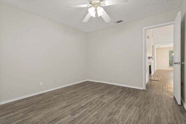 Building Photo - 2-BEDROOM DUPLEX