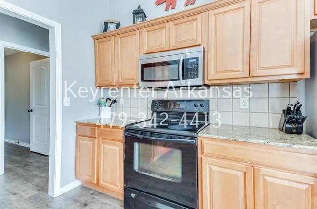 Building Photo - 3105 SW Waterleaf Ave