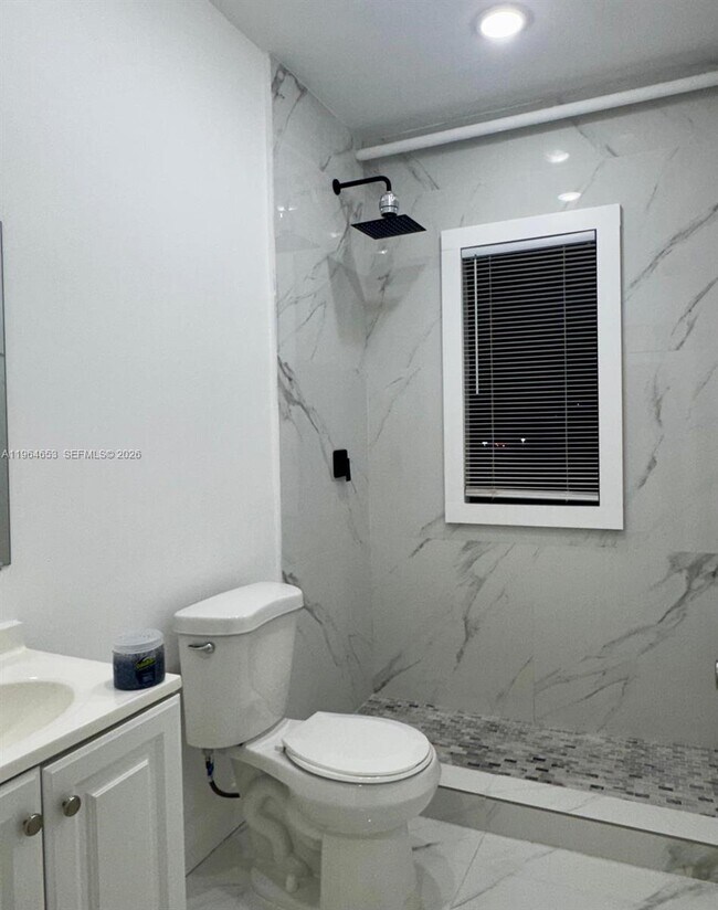 Building Photo - 842 Himmarshee St