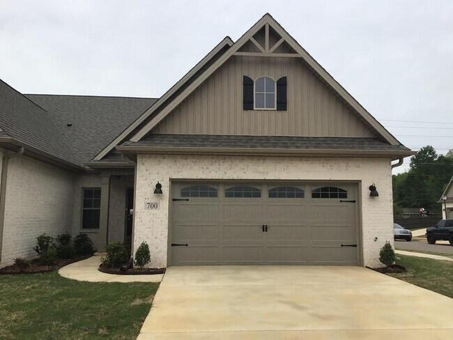 Building Photo - 700 Rivulet Dr SW