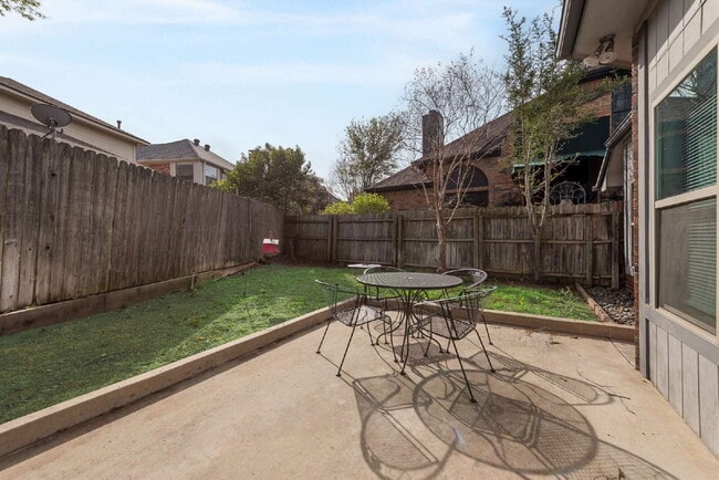 Building Photo - Garden haven 3 bed 2 bath home in H-E-B school district