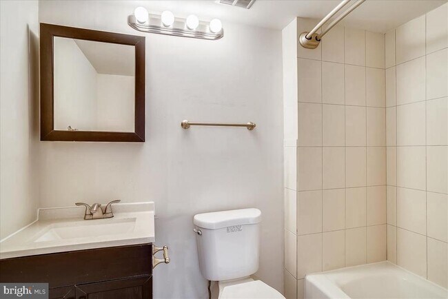 Building Photo - 8830 Thomas Lea Terrace