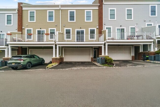 Building Photo - 205 Roosevelt Dr