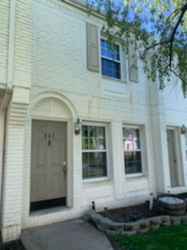 Building Photo - 967 Stratford Ct