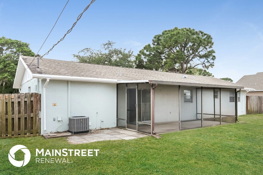 Building Photo - 325 NE Glentry Ave