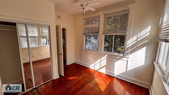 Building Photo - 5bd/2ba Near Campus and Broadway!