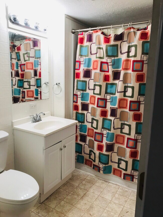 Building Photo - 616 W Wolf Ave