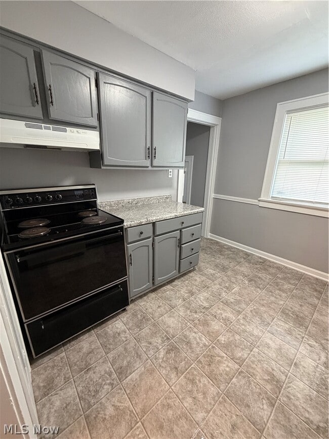 Building Photo - 52 Meadowbrook Ave