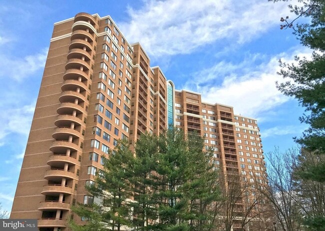Building Photo - 10101 Grosvenor Pl