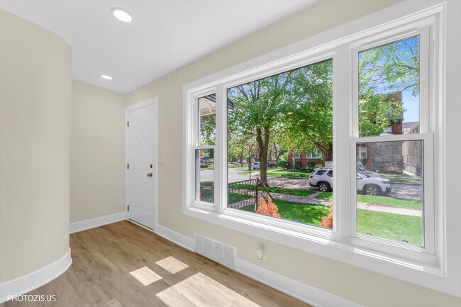 Building Photo - 803 Brummel St