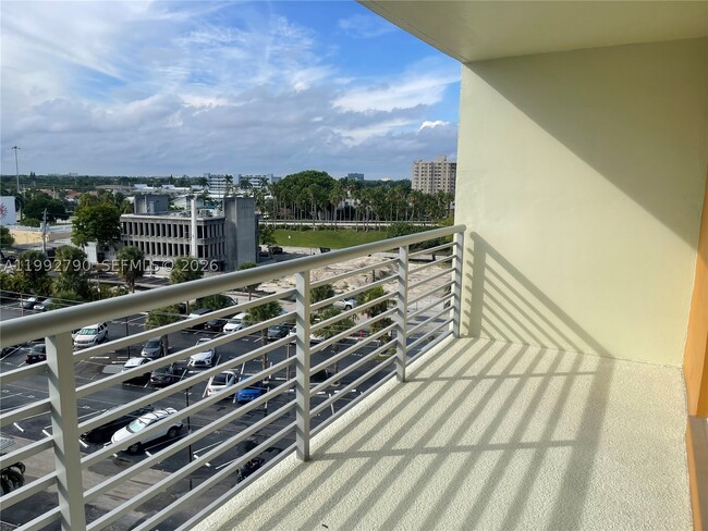 Building Photo - 2900 NE 30th St