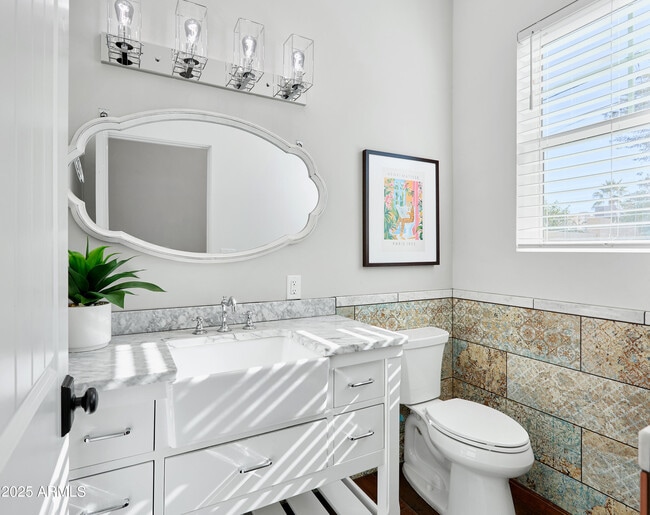 Building Photo - 3229 E Campbell Ave