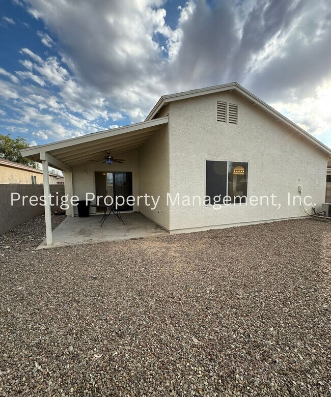 Building Photo - Charming All Tile 4/2 Rita Ranch Home