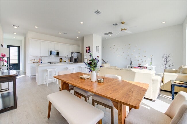 Building Photo - 21255 Doubtful Cyn Dr