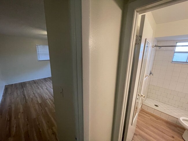 Building Photo - 5602 Montana Ave