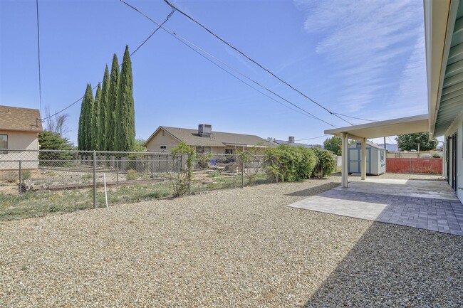 Building Photo - Home With 2 En-Suite Bedrooms in Prescott Valley