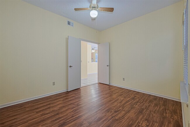 Building Photo - 5127 Smokey River Dr