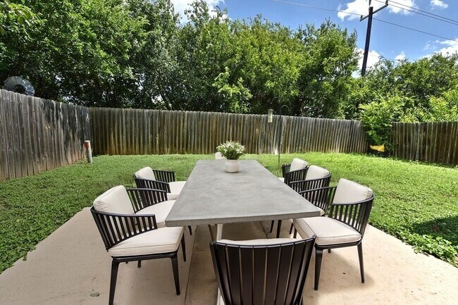 Building Photo - GREAT SINGLE STORY HOME | GATED COMMUNITY | NO CARPETS | CLOSE TO BANDERA & TEZEL RD | SHOPPING &...