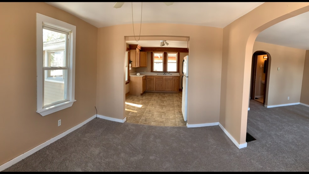 Building Photo - 209 Melody Ln