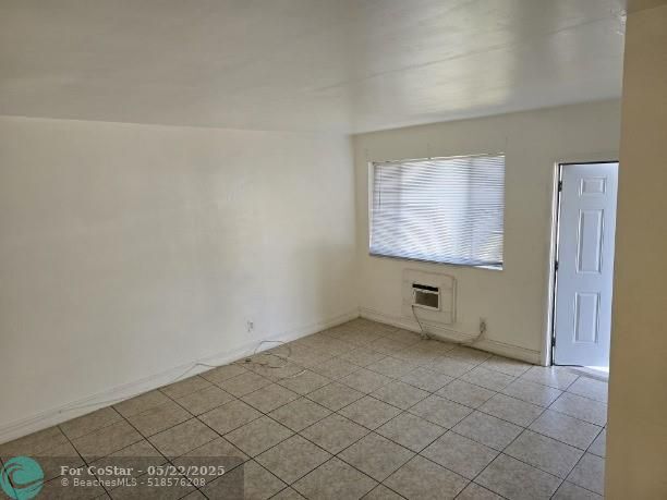Building Photo - 2817 Van Buren St