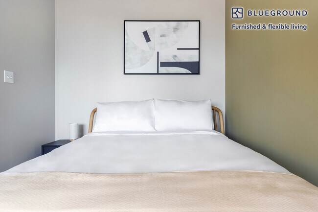 Building Photo - 211 W Scott St