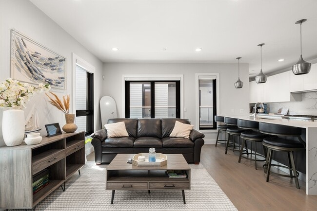 Primary Photo - 39 A St