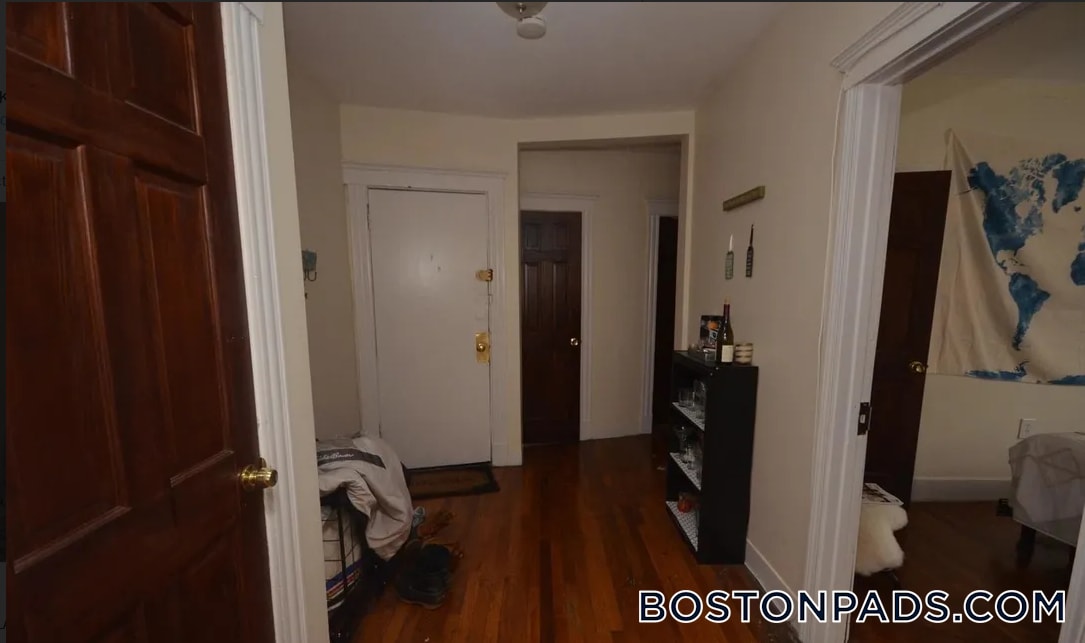 Building Photo - 240 Kelton St