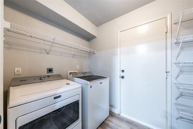 Building Photo - 1112 Doras Dr