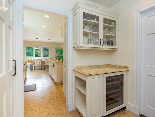 Building Photo - 6 Tall Tree Ct