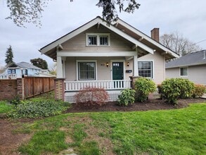 Building Photo - 609 5th Ave NW