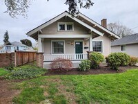 Building Photo - Beautiful 3 Bed 1 Bath Home in Downtown Puyallup