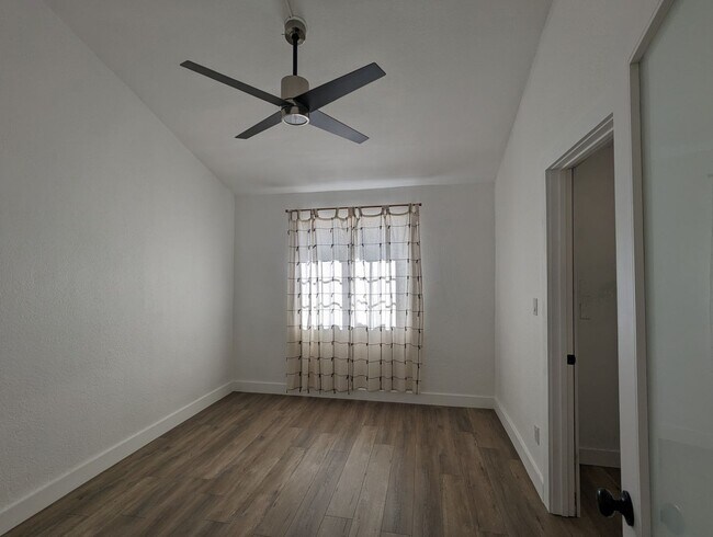 Building Photo - Beautiful Three Bedroom