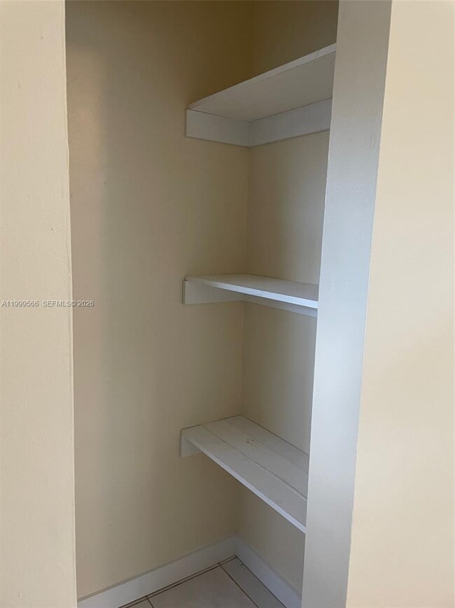 Building Photo - 1850 N 27th Ave