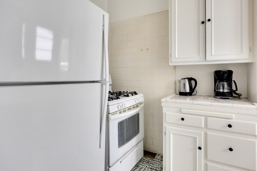 Building Photo - 135 S Reeves Dr