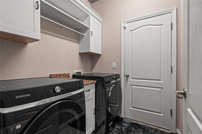 Building Photo - 6521 Willowshire Way
