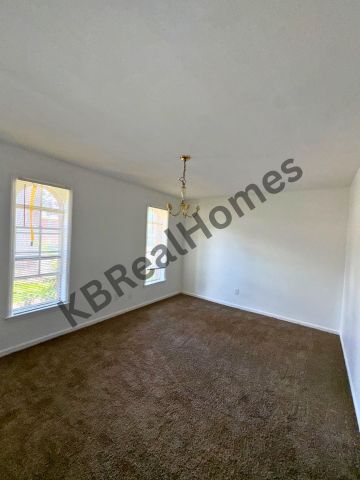 Building Photo - 1281 Royal Oaks Cove