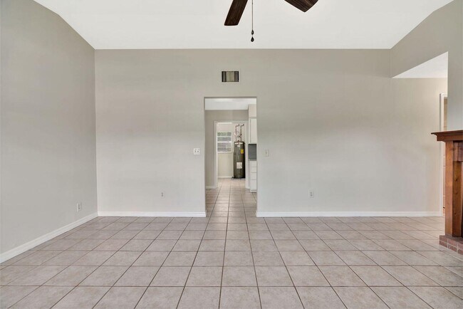Building Photo - 8968 SE Pine Cone Ln