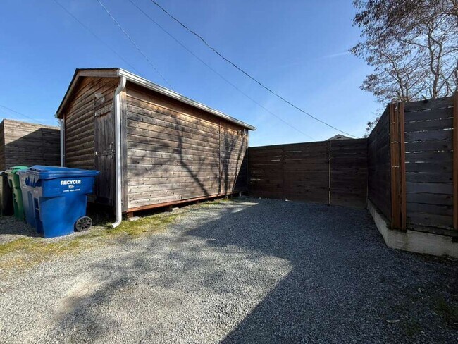 Building Photo - Two Bed 1 Bath House with Fenced Backyard!