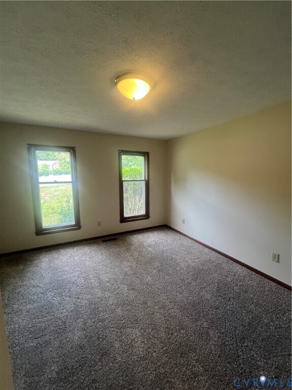 Building Photo - 3021 Sand Hills Dr