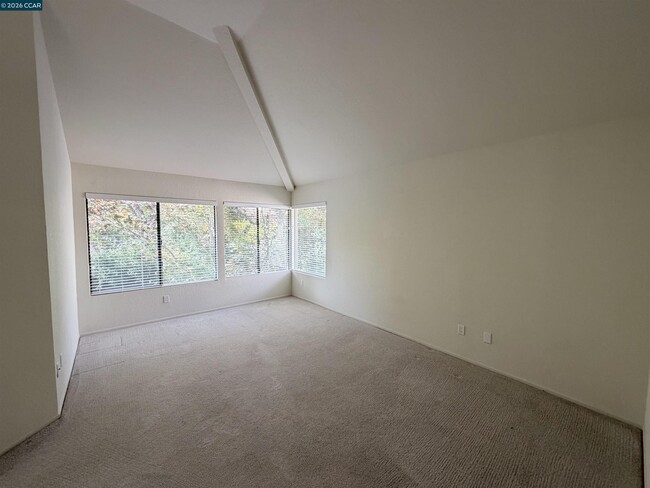 Building Photo - 801 Lakemont Pl
