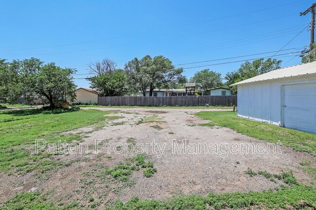 Building Photo - 1414 S Nance St