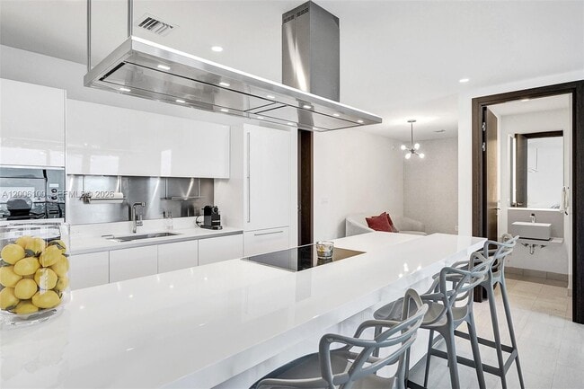 Building Photo - 1000 Brickell Plaza