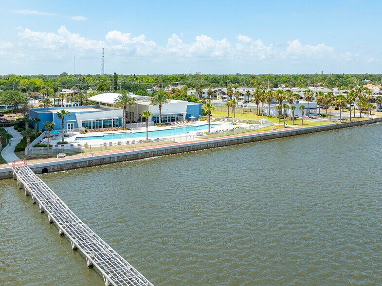 Building Photo - 231 Riverside Dr