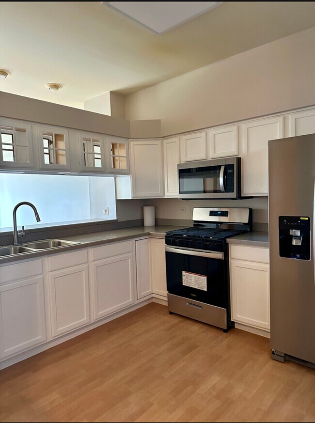 Building Photo - 709 Blossom Ct