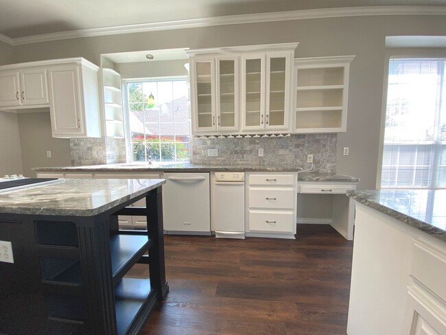 Building Photo - Absolute Dream in NW OKC!!